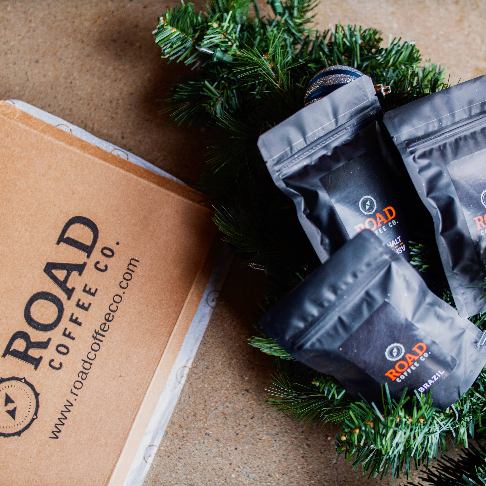 Send coffee as a gift with the holiday sampler, the best coffee sampler. Whether at home or enjoying office coffee, this coffee sampler pack is perfect for trying the best coffee beans and is the best coffee beans gift. Order the coffee sampler gift online and receive a coffee box with coffee samples from the best Canadian coffee roasters.