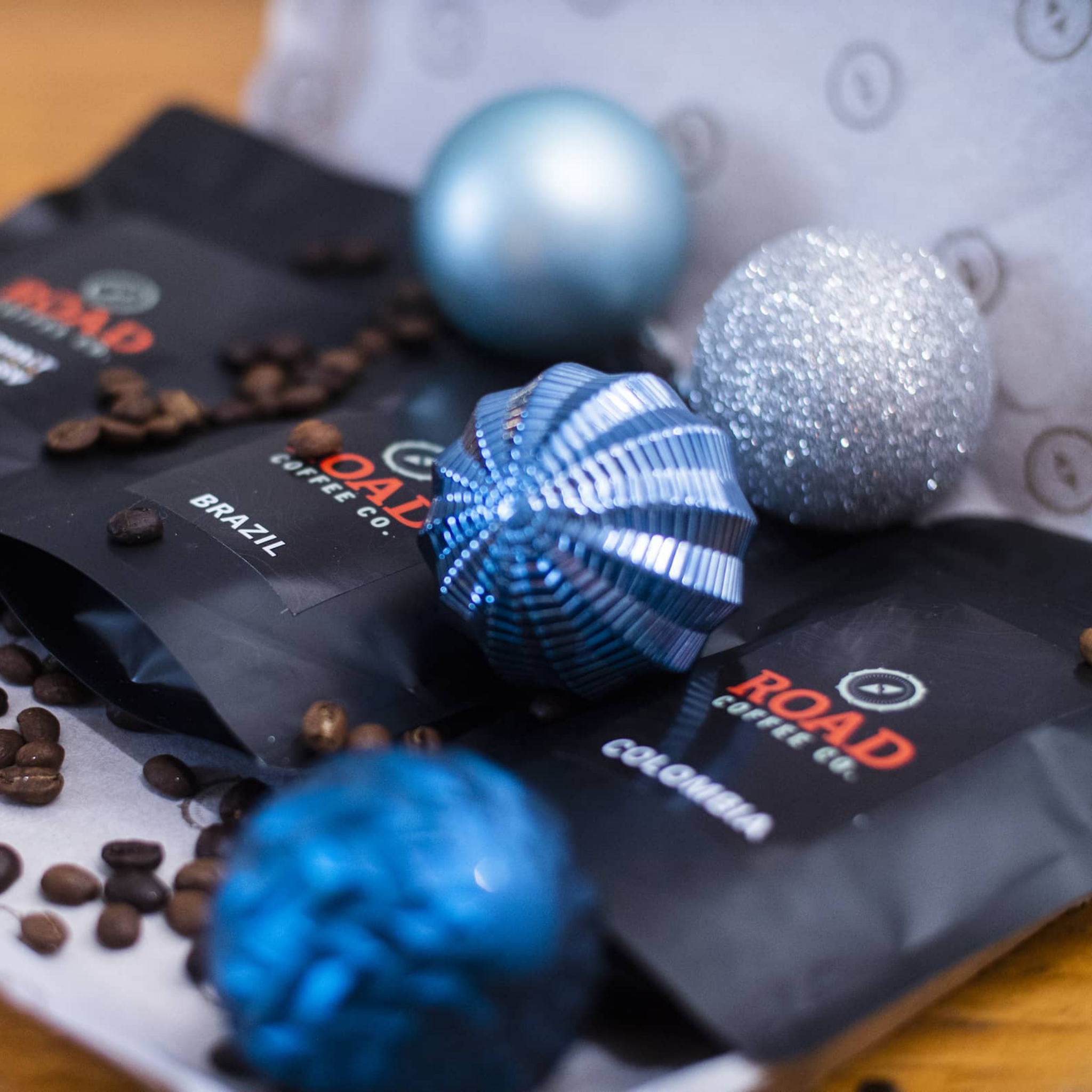 Send coffee as a gift with the holiday sampler, the best coffee sampler. Whether at home or enjoying office coffee, this coffee sampler pack is perfect for trying the best coffee beans and is the best coffee beans gift. Order the coffee sampler gift online and receive a coffee box with coffee samples from the best Canadian coffee roasters.